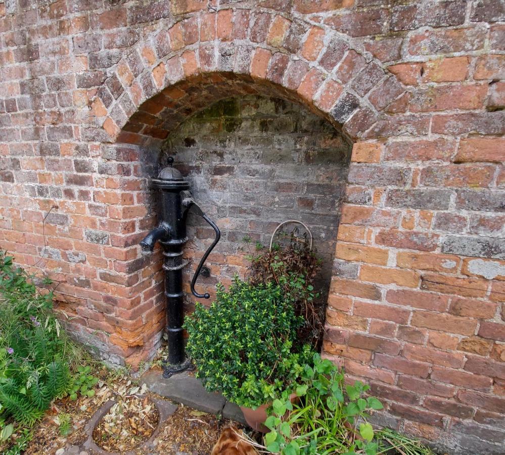 Saughall Mill Farm Cottage Chester Extérieur photo