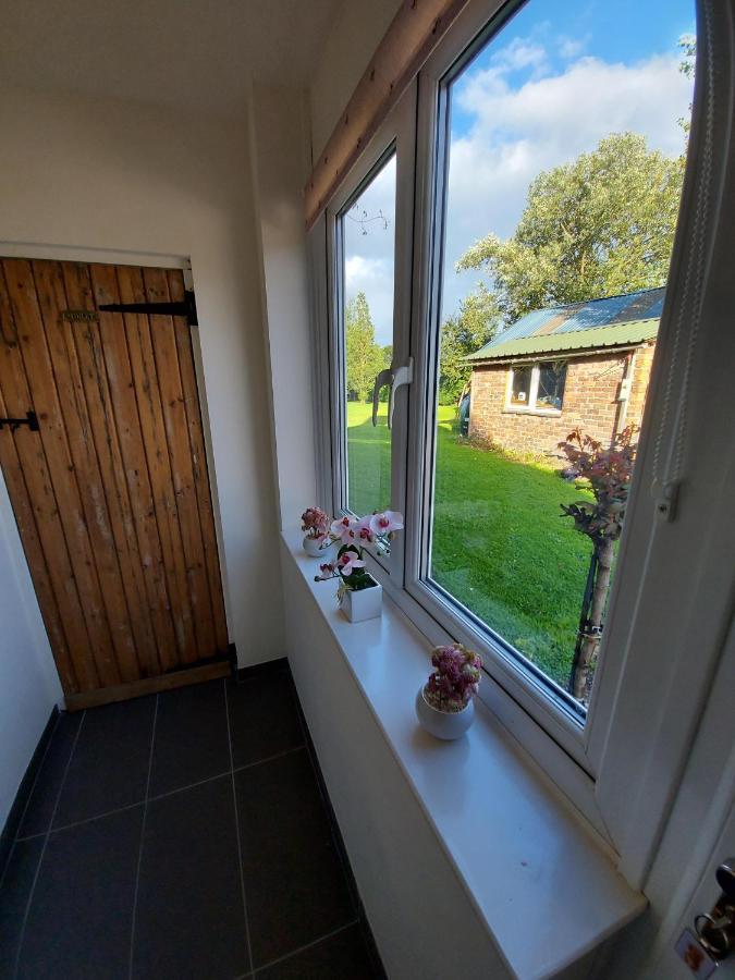 Saughall Mill Farm Cottage Chester Extérieur photo