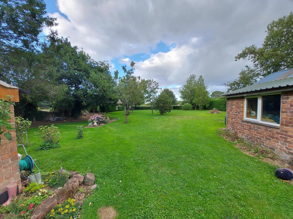 Saughall Mill Farm Cottage Chester Extérieur photo
